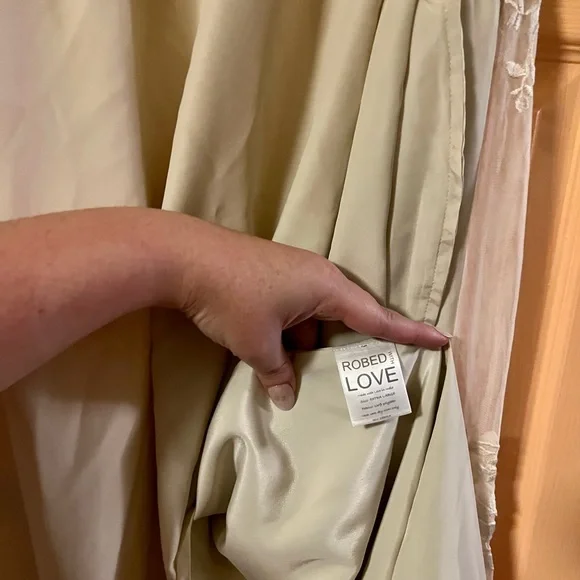 Robed with Love | Hildy Bride Robe in Champagne - XL - Picture 3 of 3